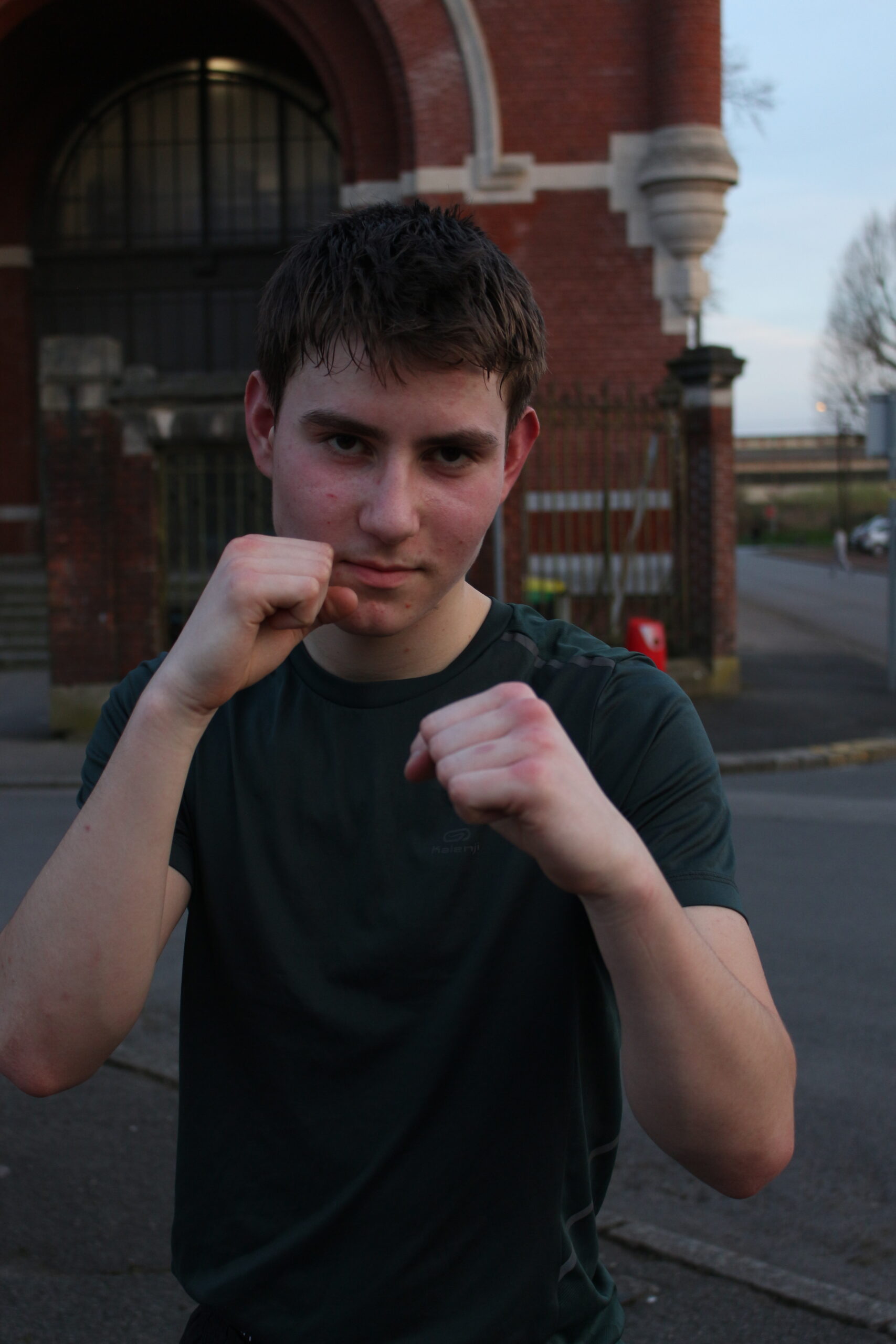 Kenny, 17 ans, à la sortie de son cours de boxe (Crédits : Ange Fabre)